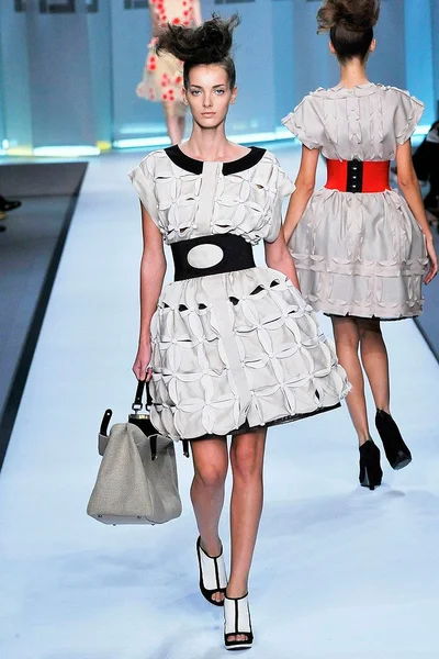Look 28